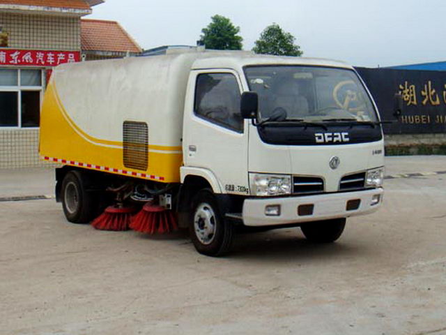东风扫路车（国四）