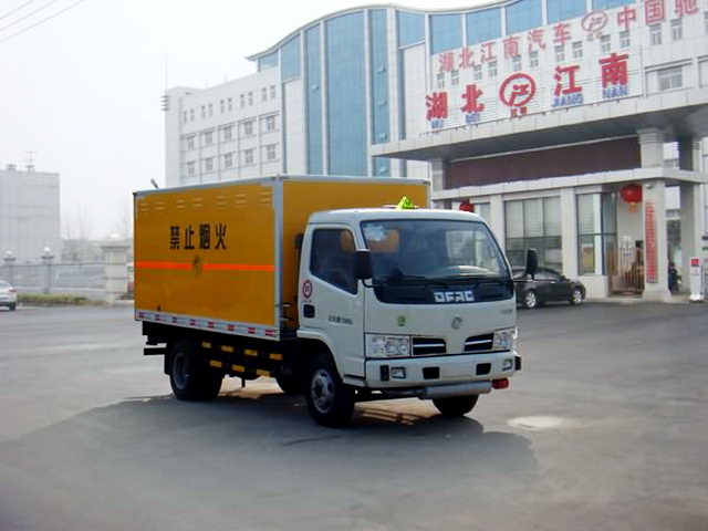 东风多利卡烟花爆竹专用运输车（国四）